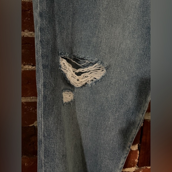 Madewell Mom Jean in Gilford Wash - Size 32 - Picture 5 of 7